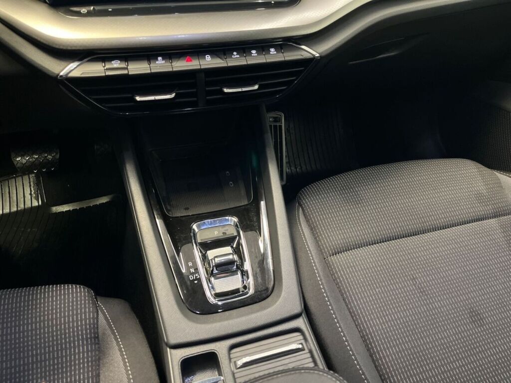 Skoda Octavia 2023 Harmaa