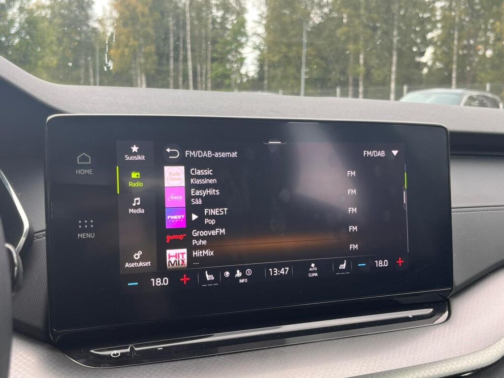 Skoda Octavia 2023 Harmaa
