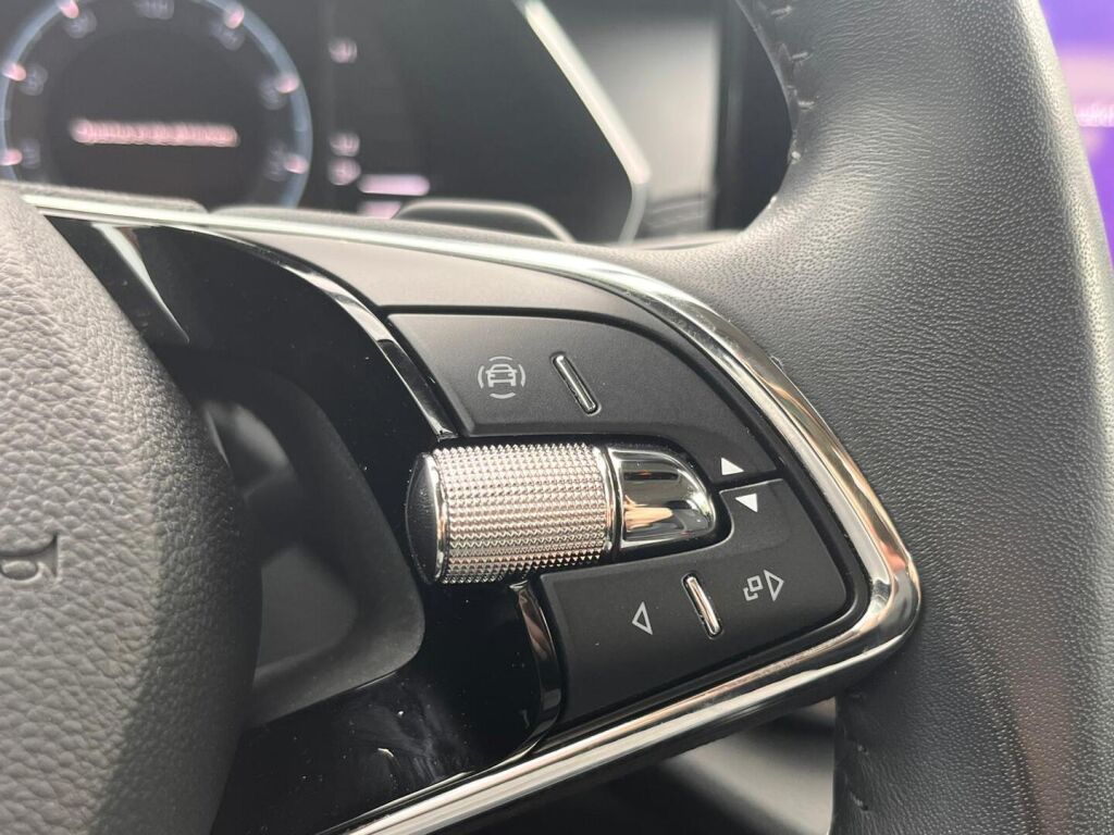 Skoda Octavia 2023 Harmaa