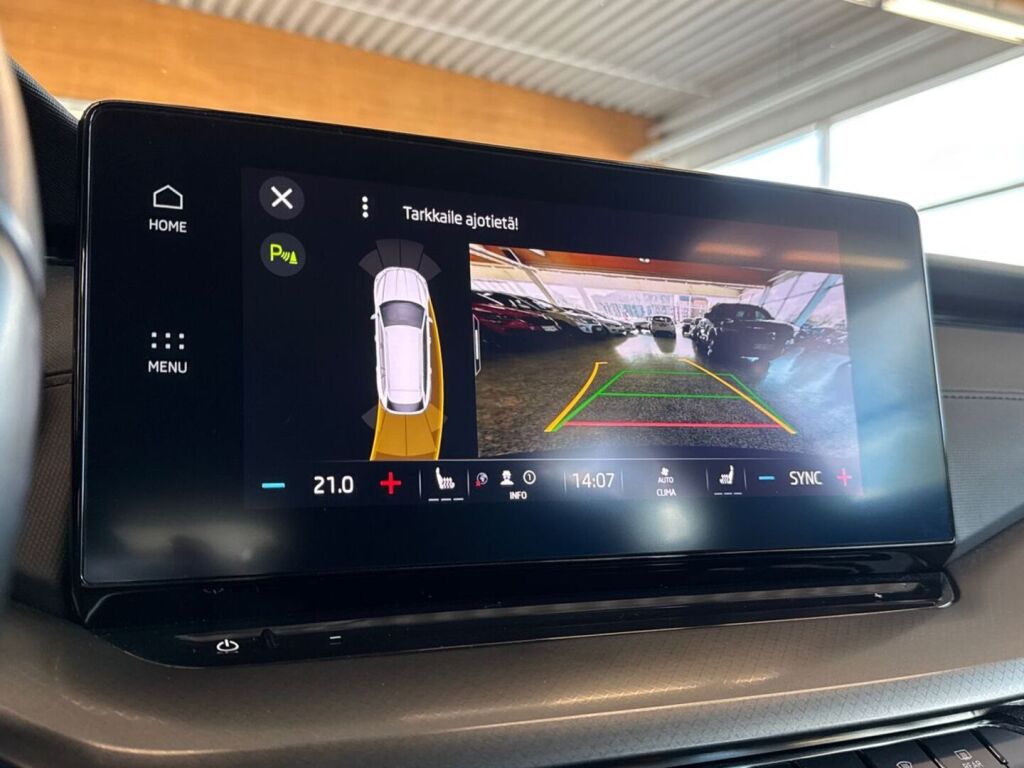 Skoda Octavia 2023 Sininen
