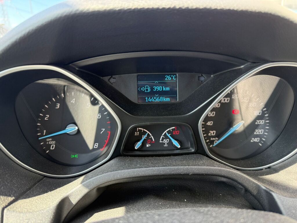 Ford Focus 2013 Valkoinen