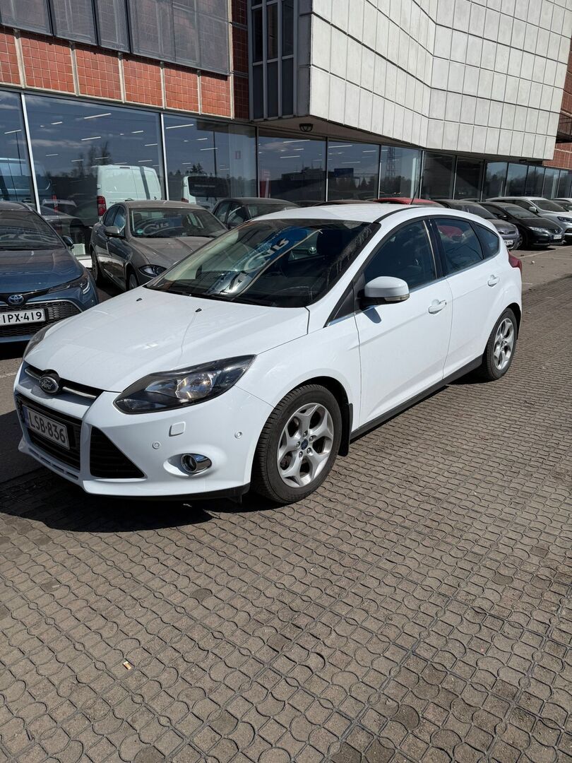 Ford Focus 2013 Valkoinen