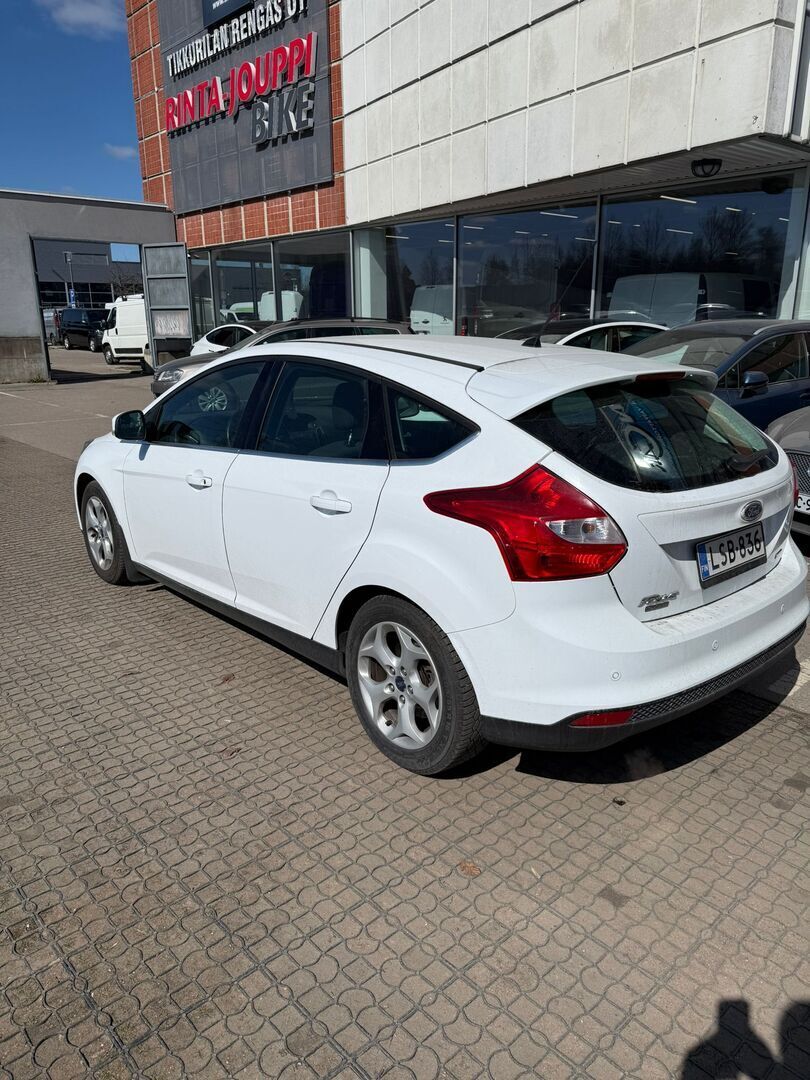 Ford Focus 2013 Valkoinen