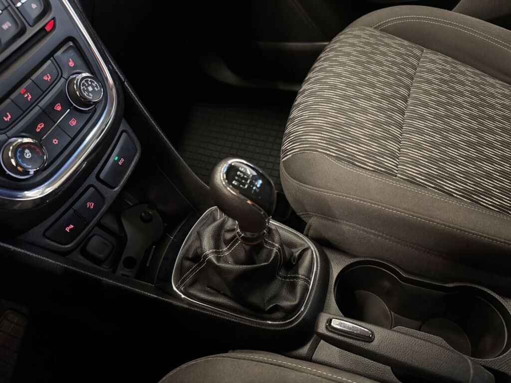 Opel Mokka 2013 Musta