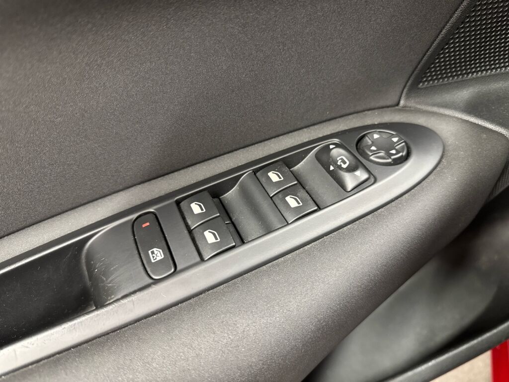 Citroen C4 2013 Punainen