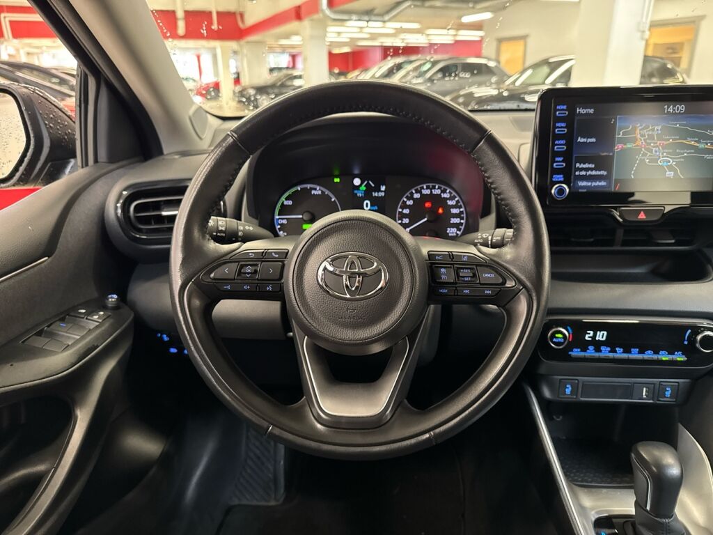 Toyota Yaris 2023 Musta