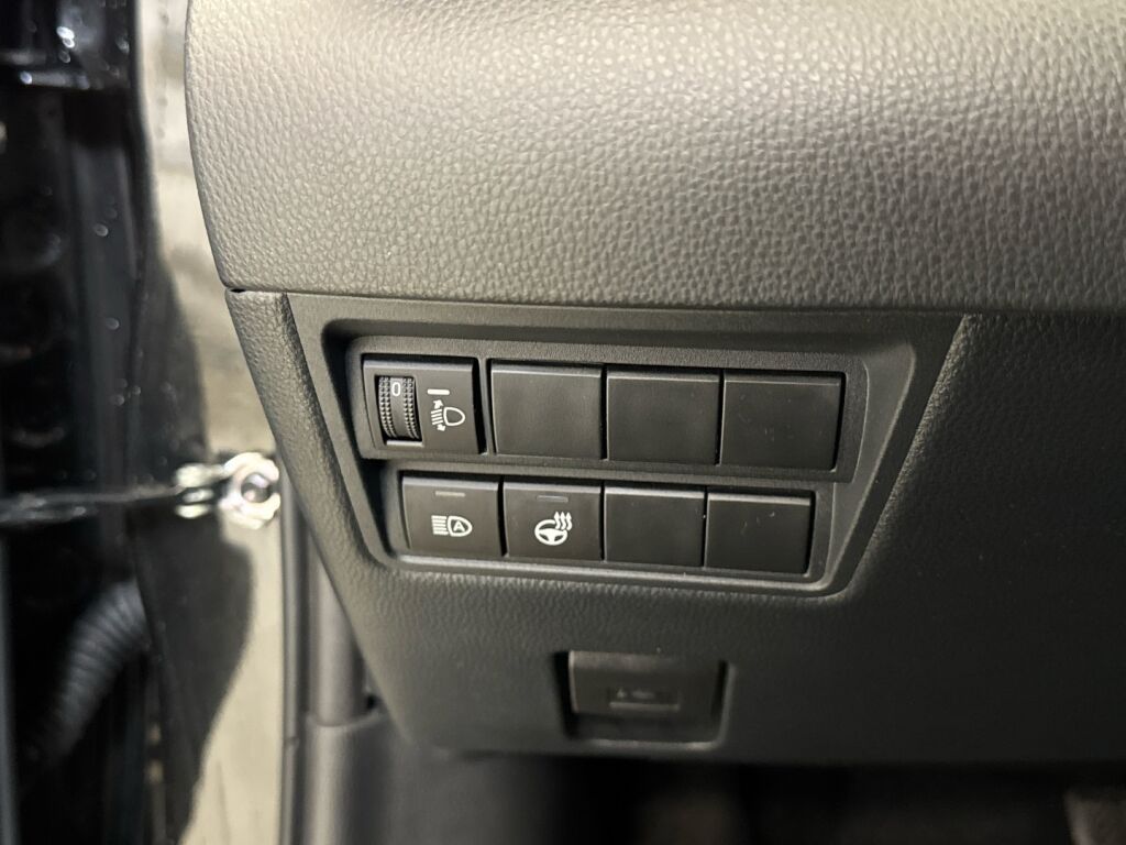 Toyota Yaris 2023 Musta