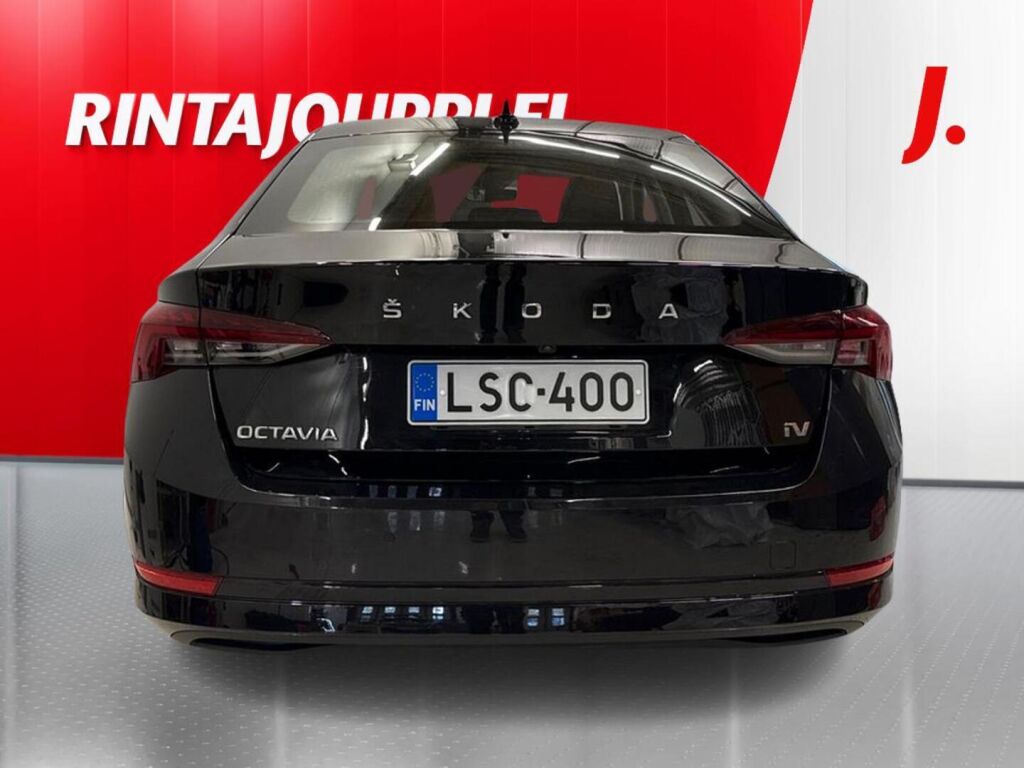Skoda Octavia 2023 Musta