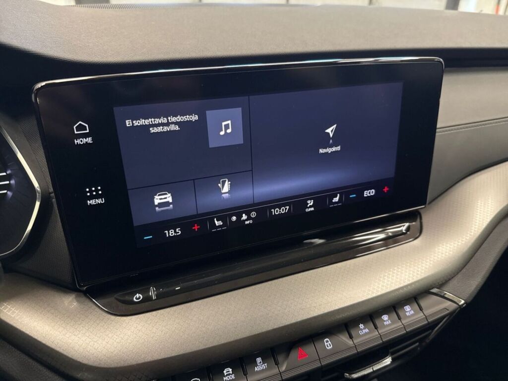 Skoda Octavia 2023 Musta