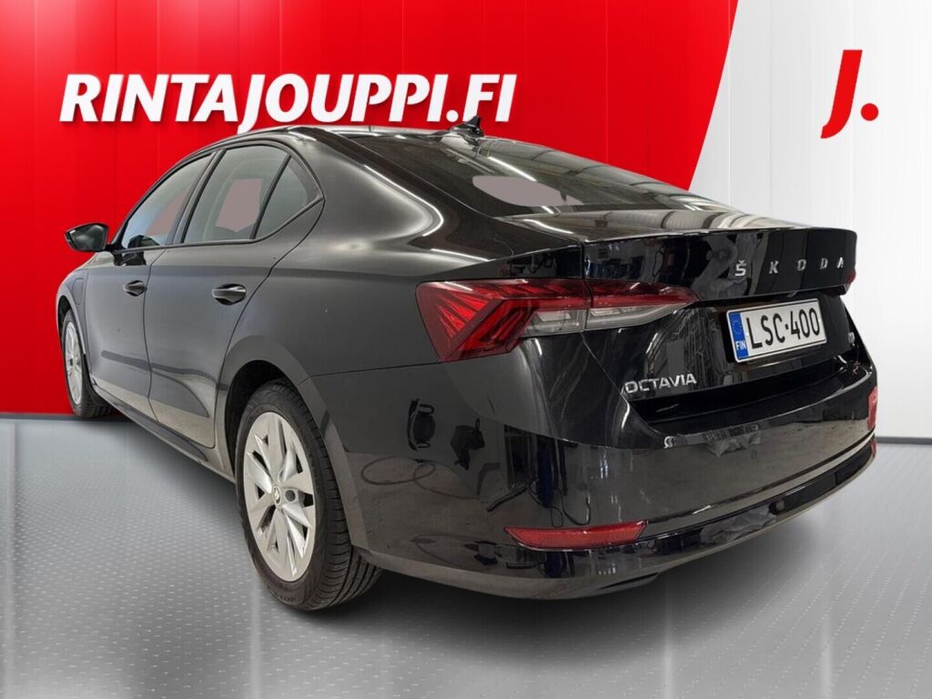Skoda Octavia 2023 Musta