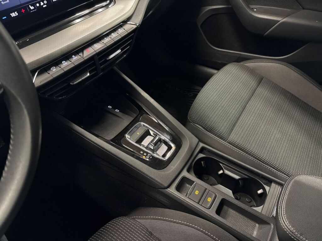 Skoda Octavia 2023 Musta
