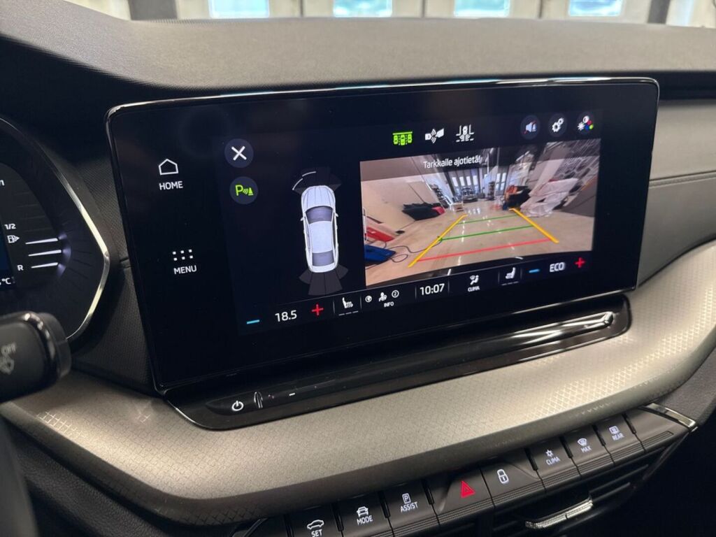 Skoda Octavia 2023 Musta