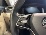 Skoda Superb 2023 Punainen