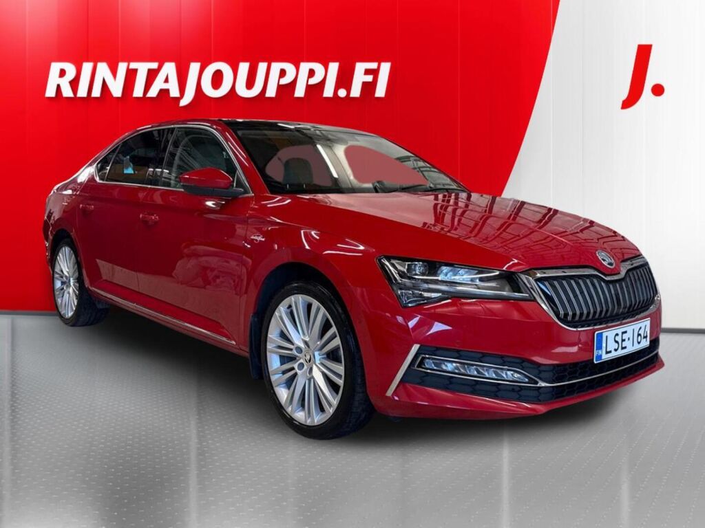 Skoda Superb 2023 Punainen
