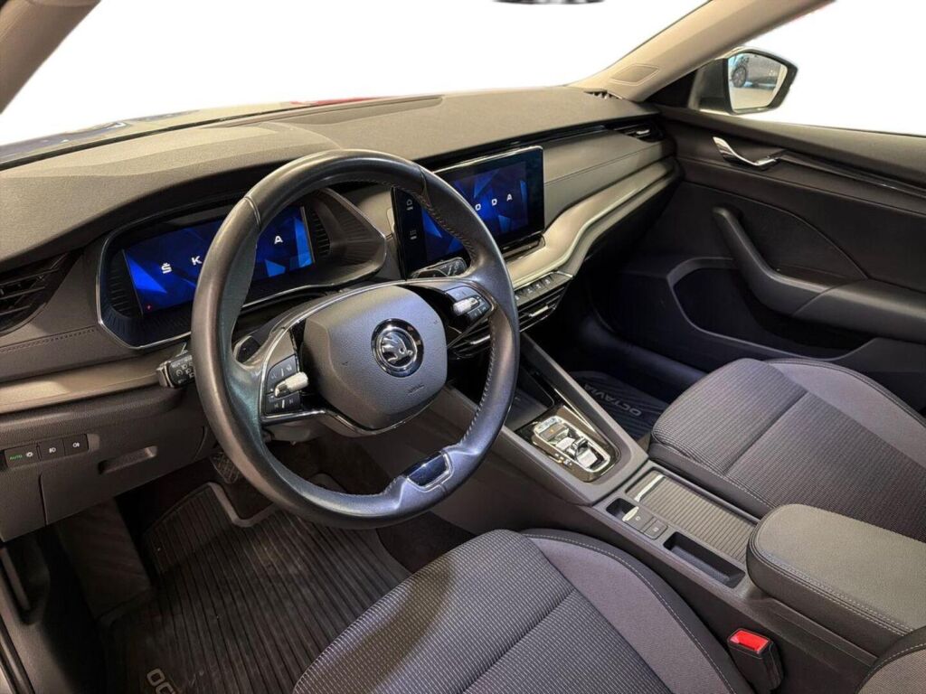 Skoda Octavia 2023 Harmaa