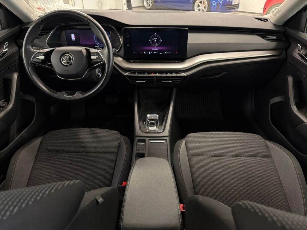 Skoda Octavia 2023 Harmaa