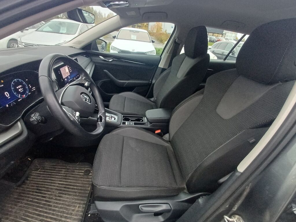 Skoda Octavia 2023 Harmaa