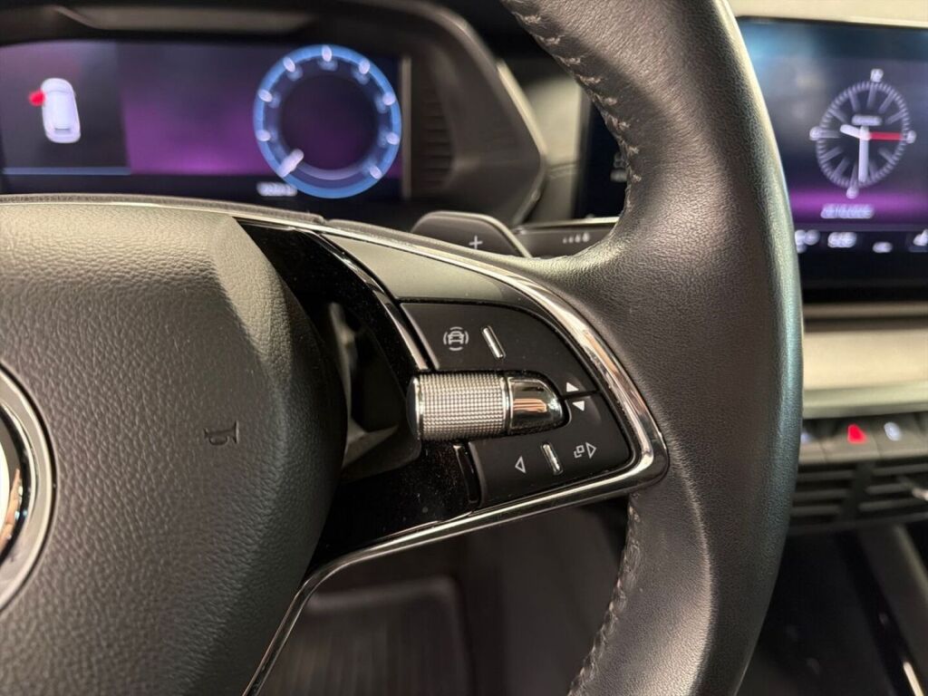 Skoda Octavia 2023 Harmaa