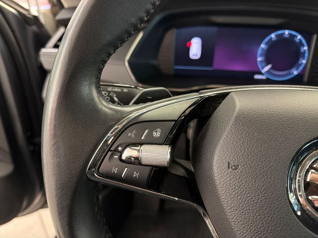 Skoda Octavia 2023 Harmaa