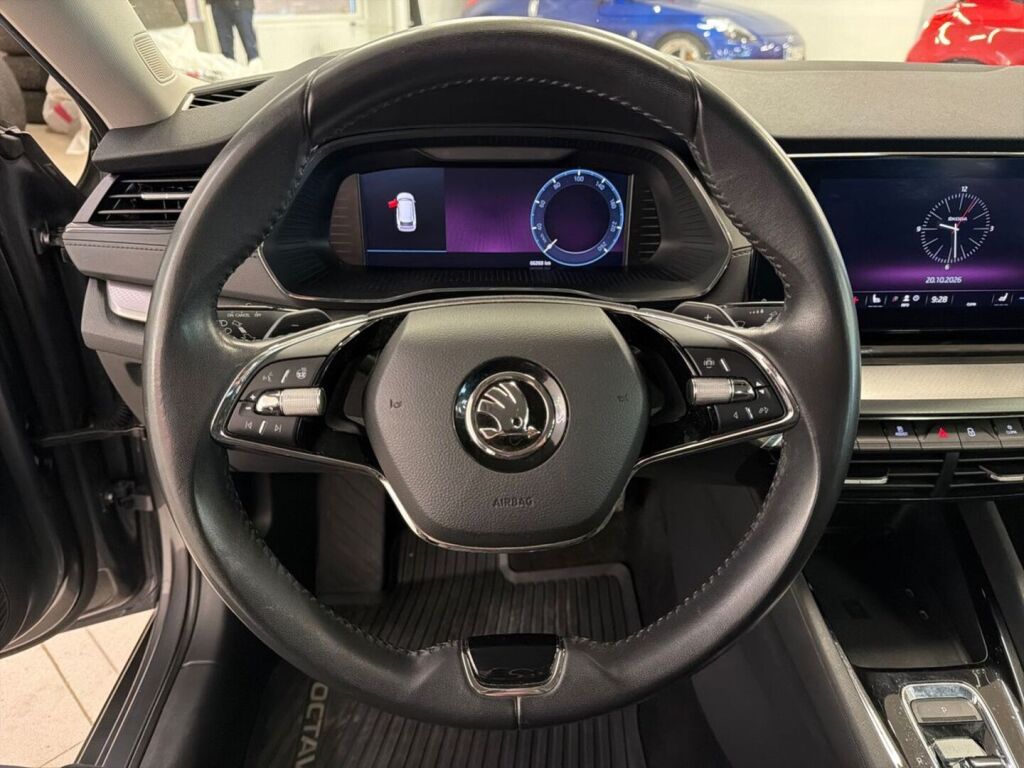 Skoda Octavia 2023 Harmaa
