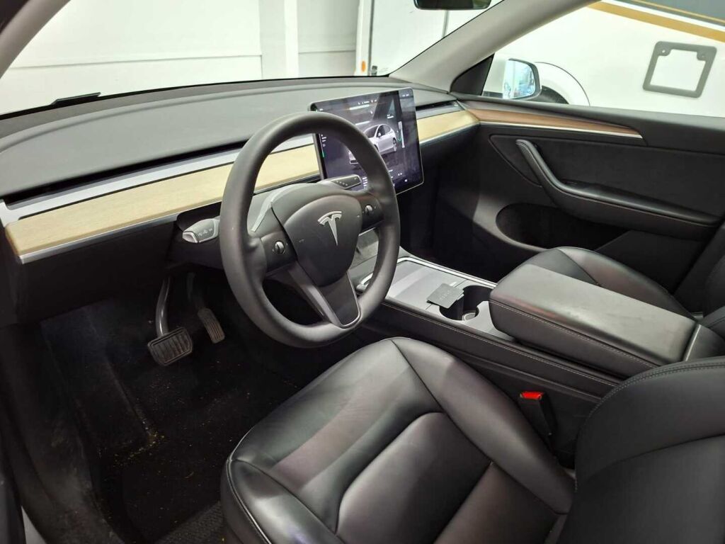 Tesla Model Y 2023 Valkoinen