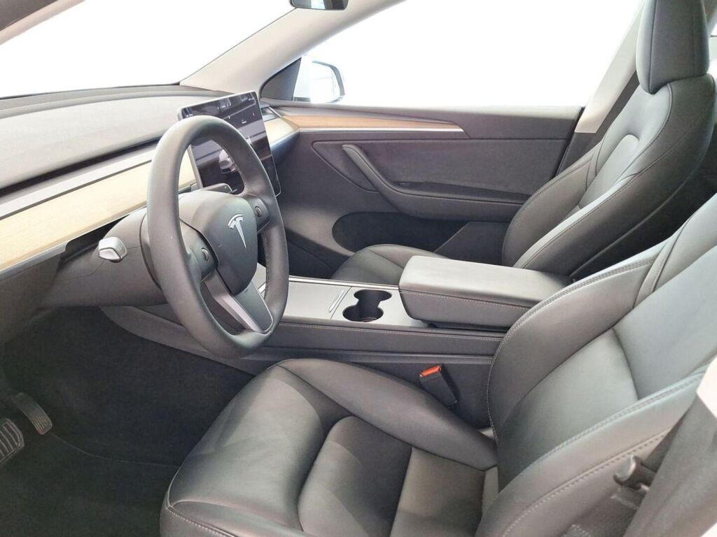 Tesla Model Y 2023 Valkoinen