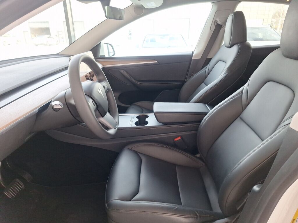 Tesla Model Y 2023 Valkoinen