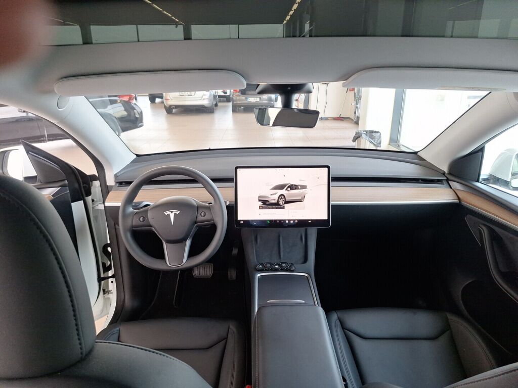 Tesla Model Y 2023 Valkoinen