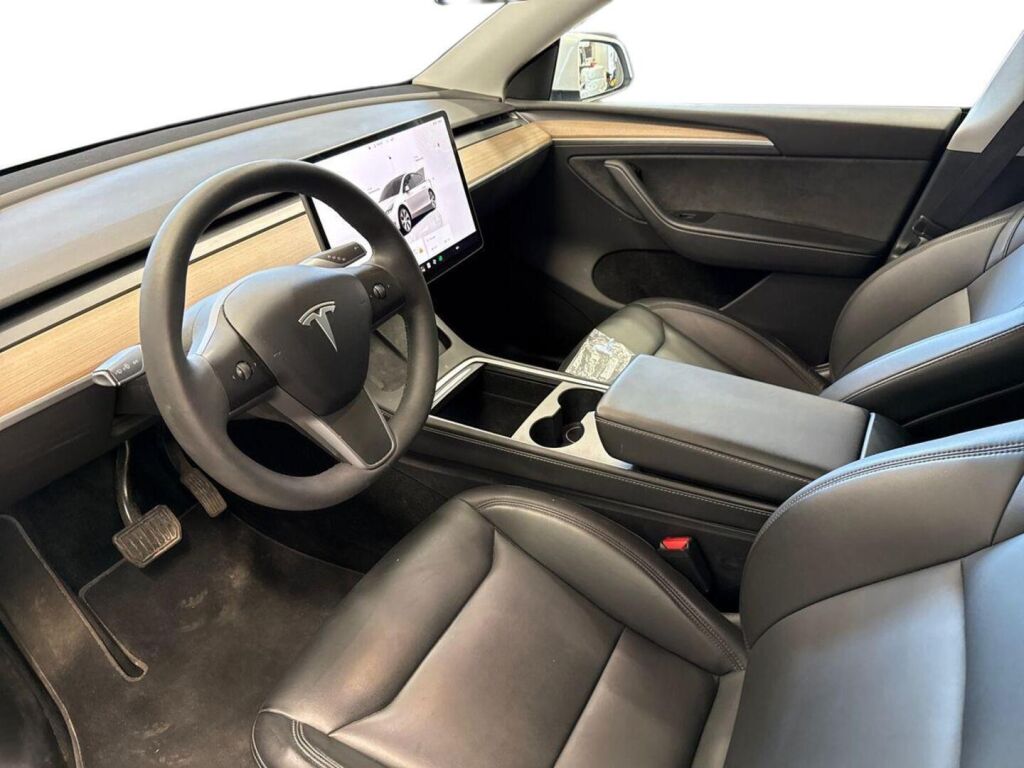 Tesla Model Y 2023 Valkoinen
