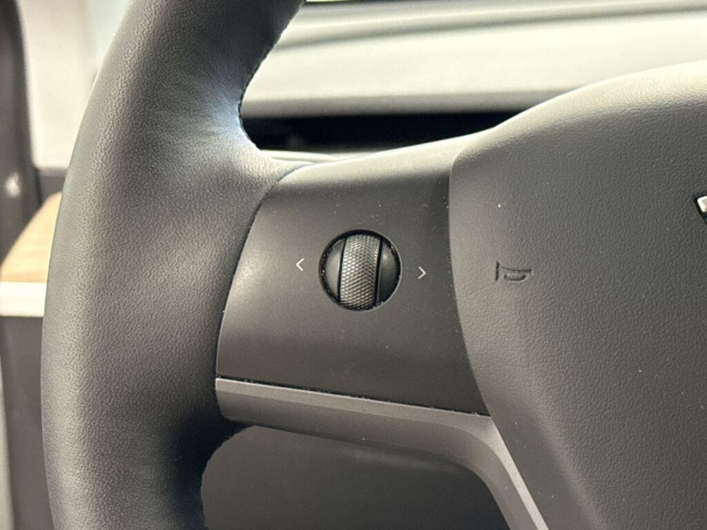 Tesla Model Y 2023 Valkoinen