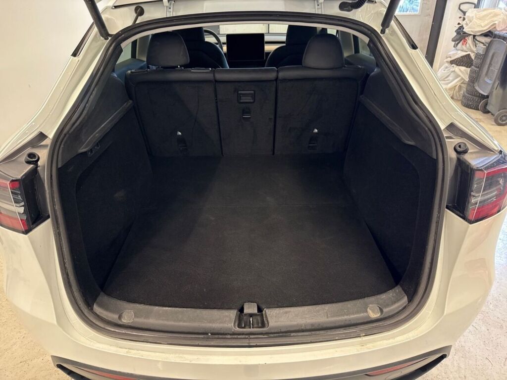 Tesla Model Y 2023 Valkoinen