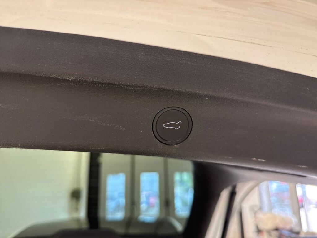 Tesla Model Y 2023 Valkoinen
