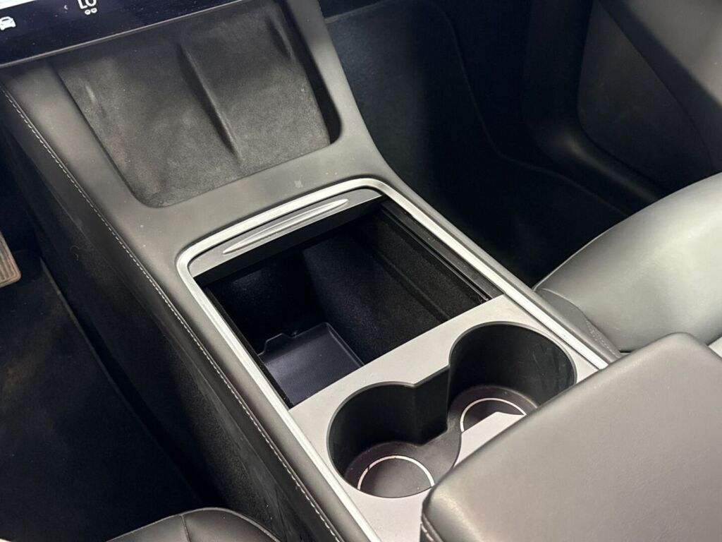 Tesla Model Y 2023 Valkoinen
