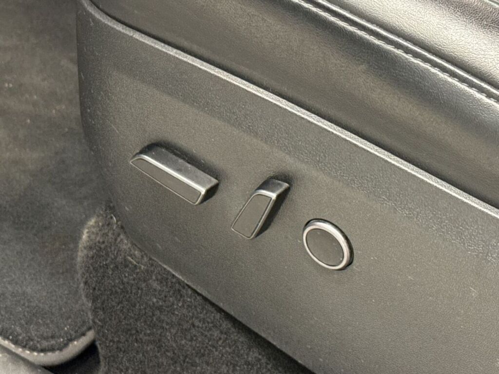 Tesla Model Y 2023 Valkoinen