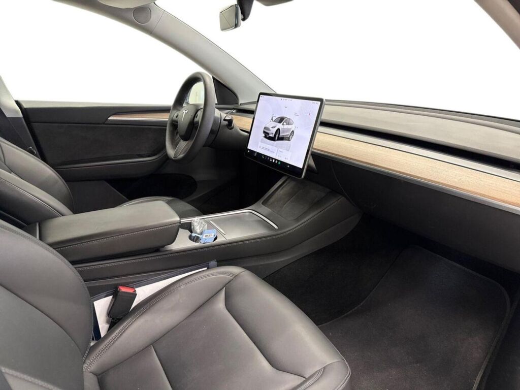 Tesla Model Y 2023 Valkoinen