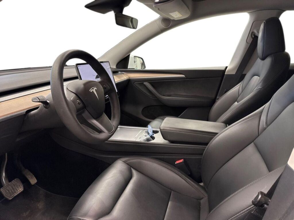 Tesla Model Y 2023 Valkoinen