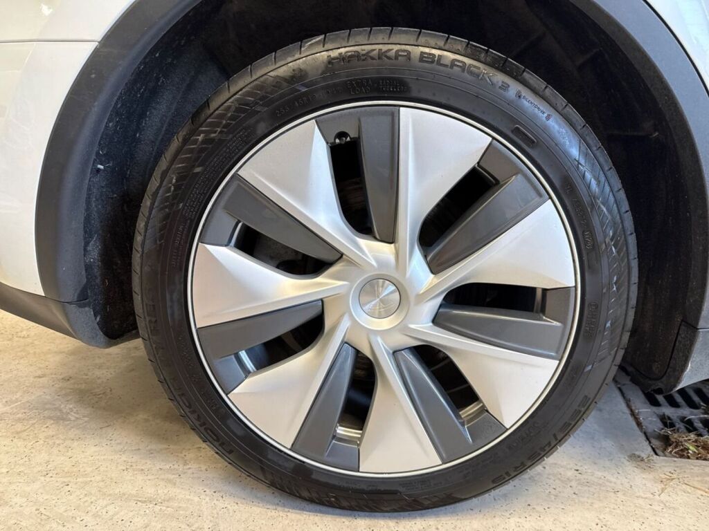 Tesla Model Y 2023 Valkoinen