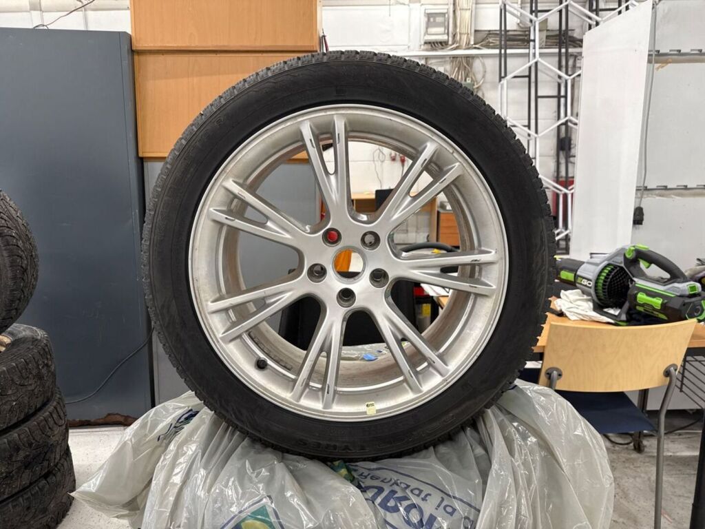 Tesla Model Y 2023 Valkoinen