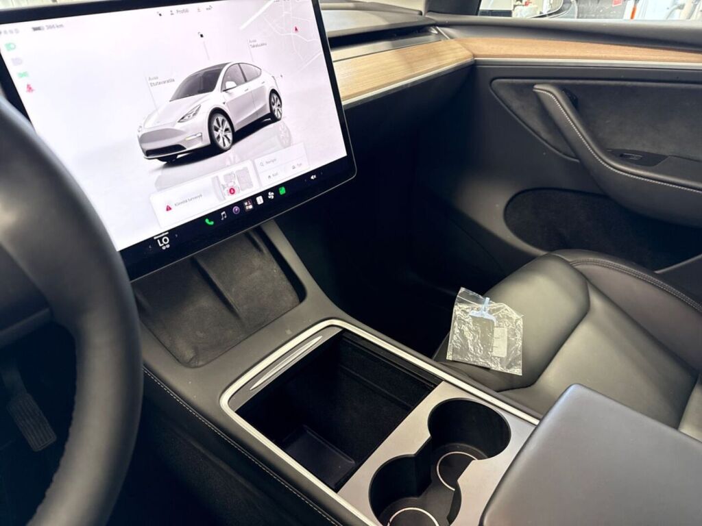 Tesla Model Y 2023 Valkoinen