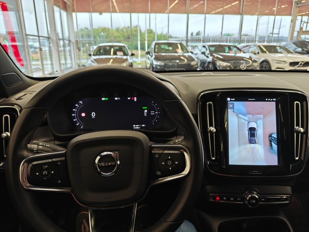 Volvo C40 2023 Musta