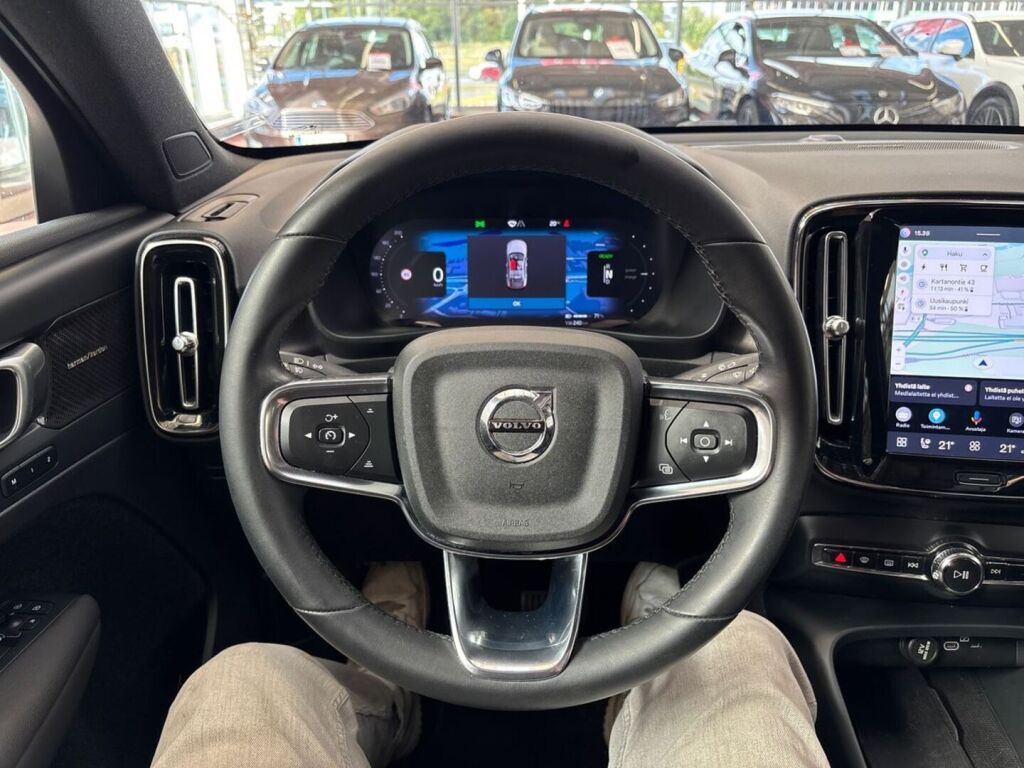 Volvo C40 2023 Musta