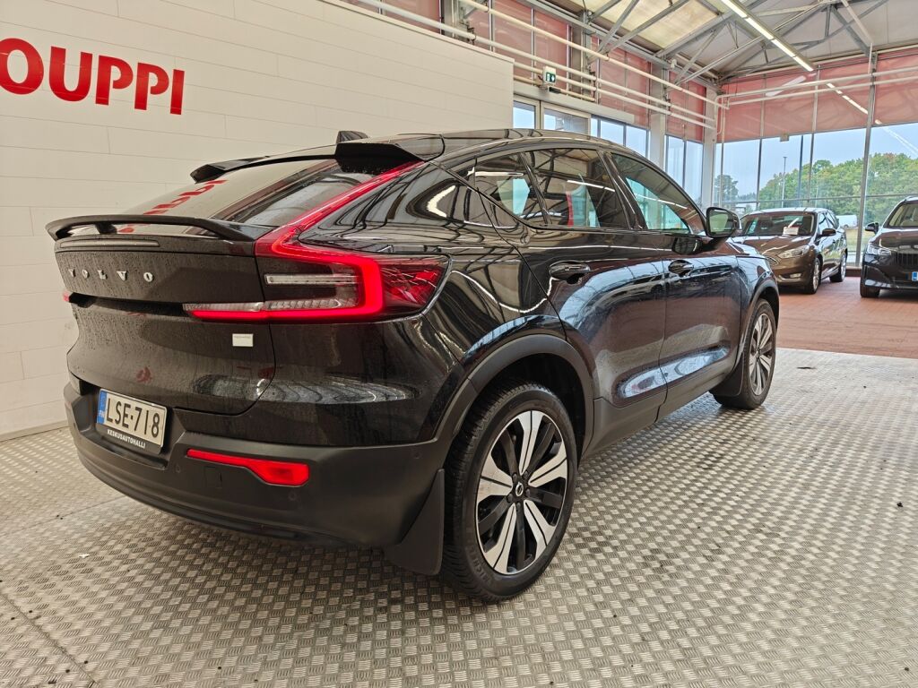Volvo C40 2023 Musta