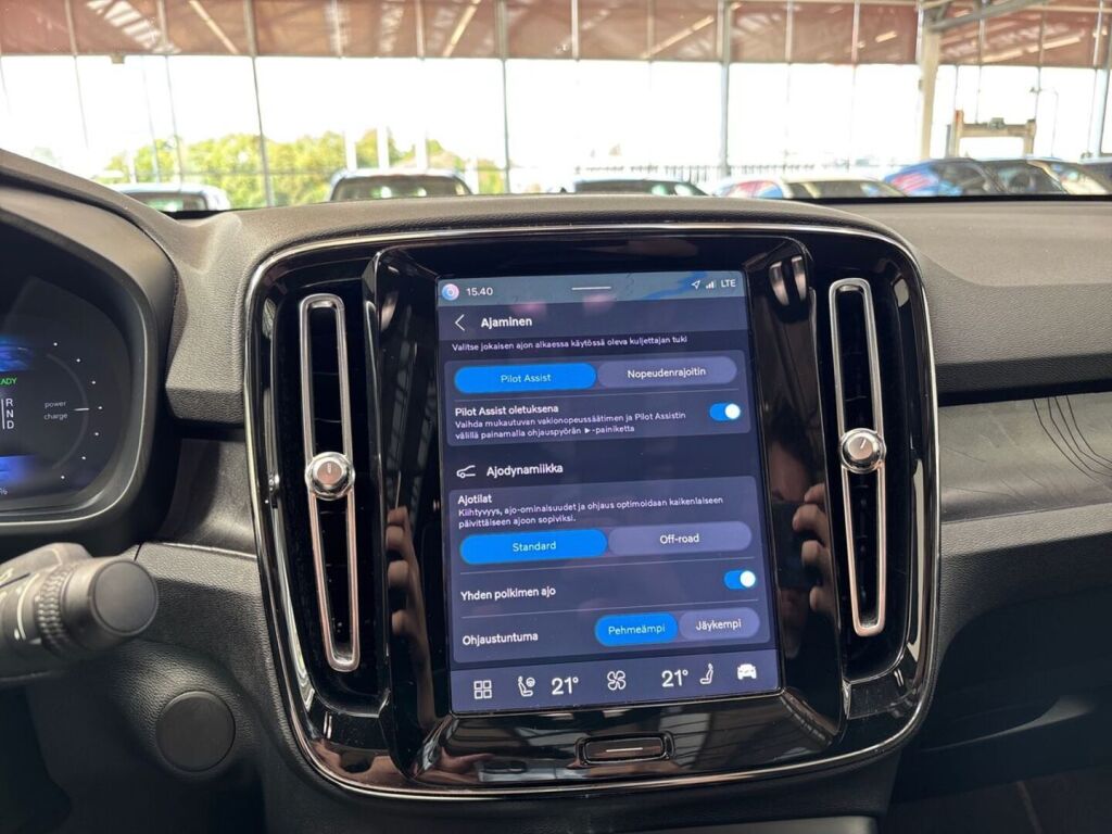 Volvo C40 2023 Musta