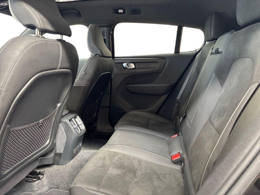 Volvo C40 2023 Musta