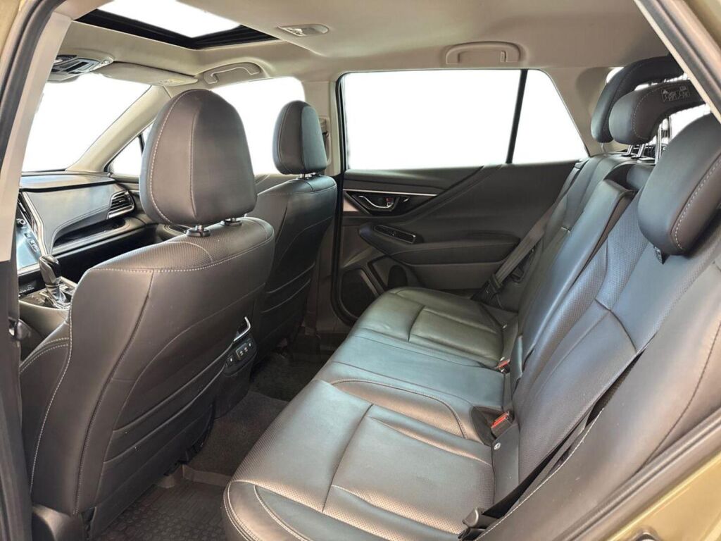 Subaru Outback 2023 Vihreä