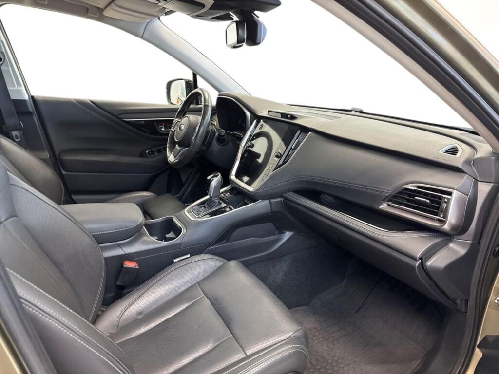Subaru Outback 2023 Vihreä