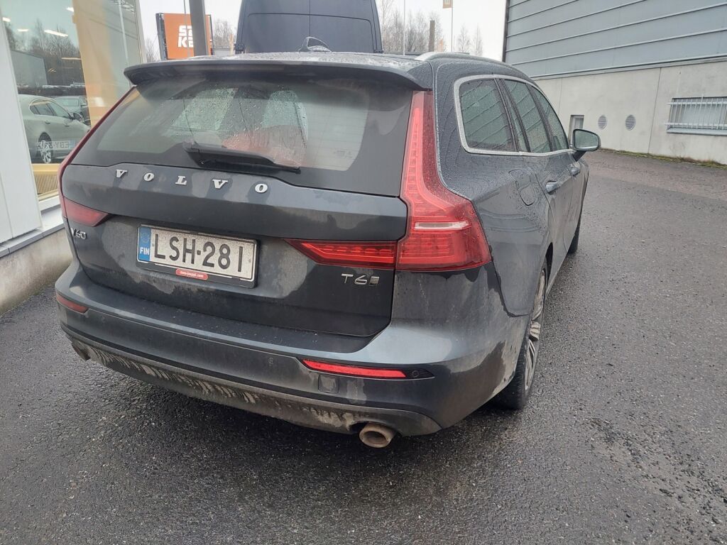 Volvo V60 2020 Sininen