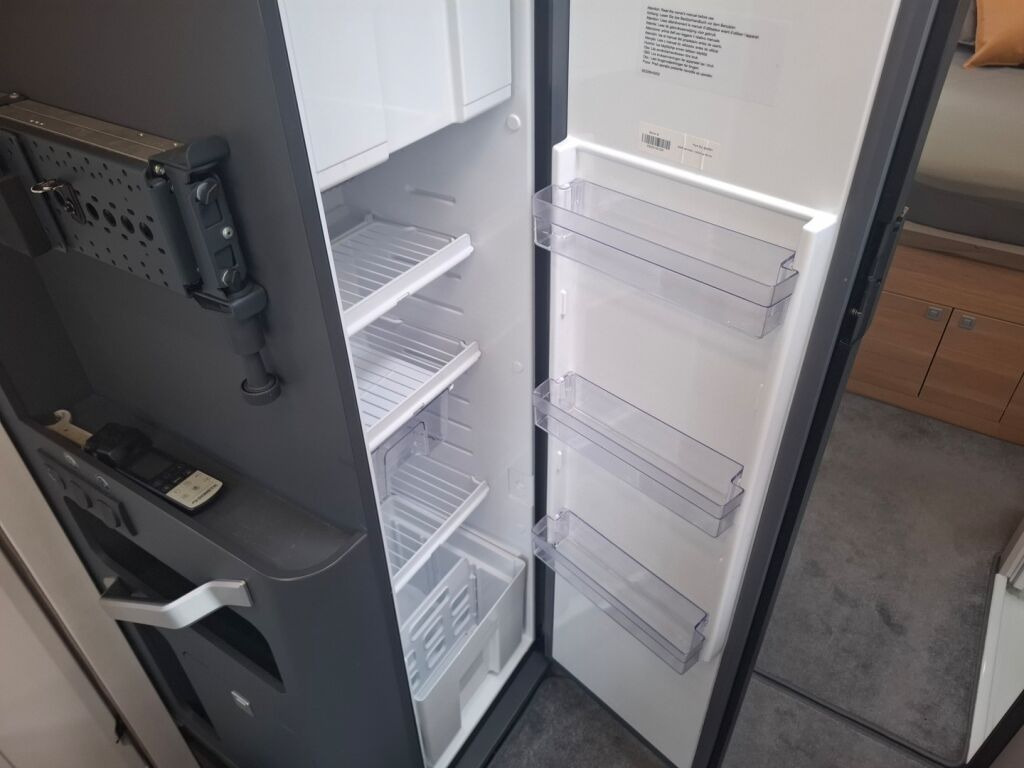 Adria MATRIX AXESS 670 SC 2023 Valkoinen