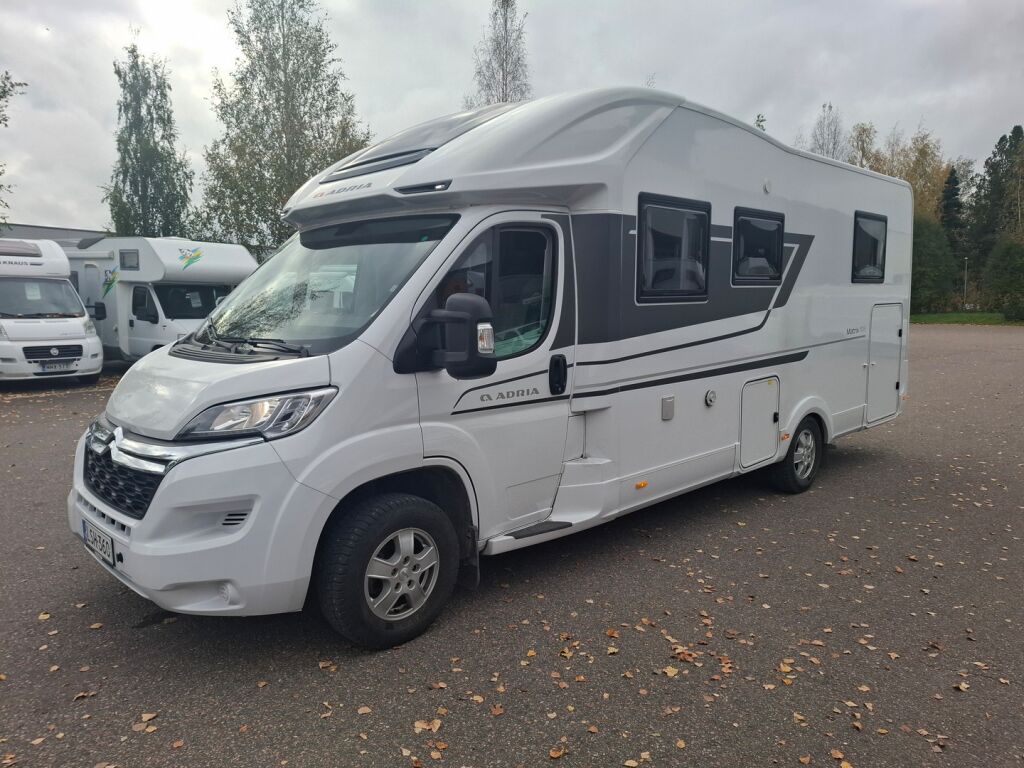 Adria MATRIX AXESS 670 SC 2023 Valkoinen