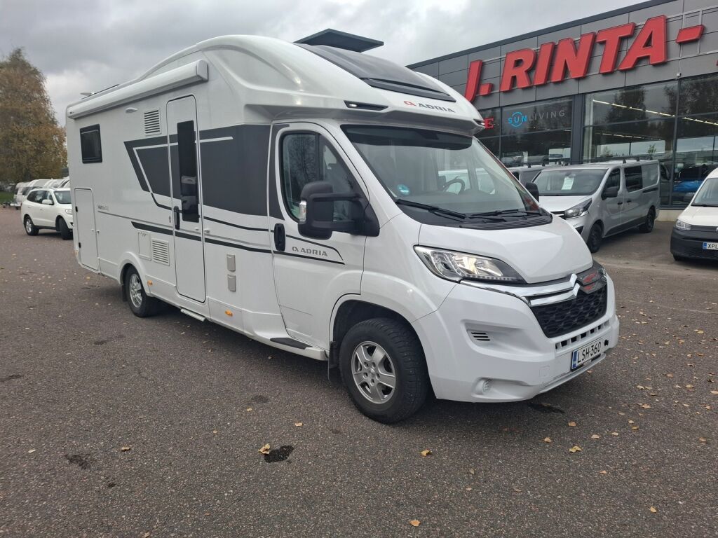 Adria MATRIX AXESS 670 SC 2023 Valkoinen